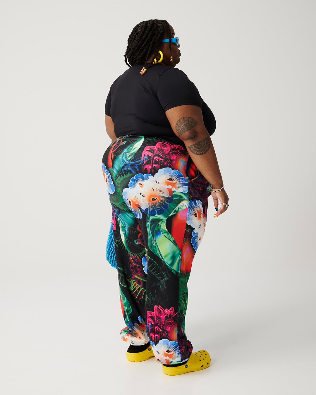 Cuddlelicious / Black / Cropped T-Shirt