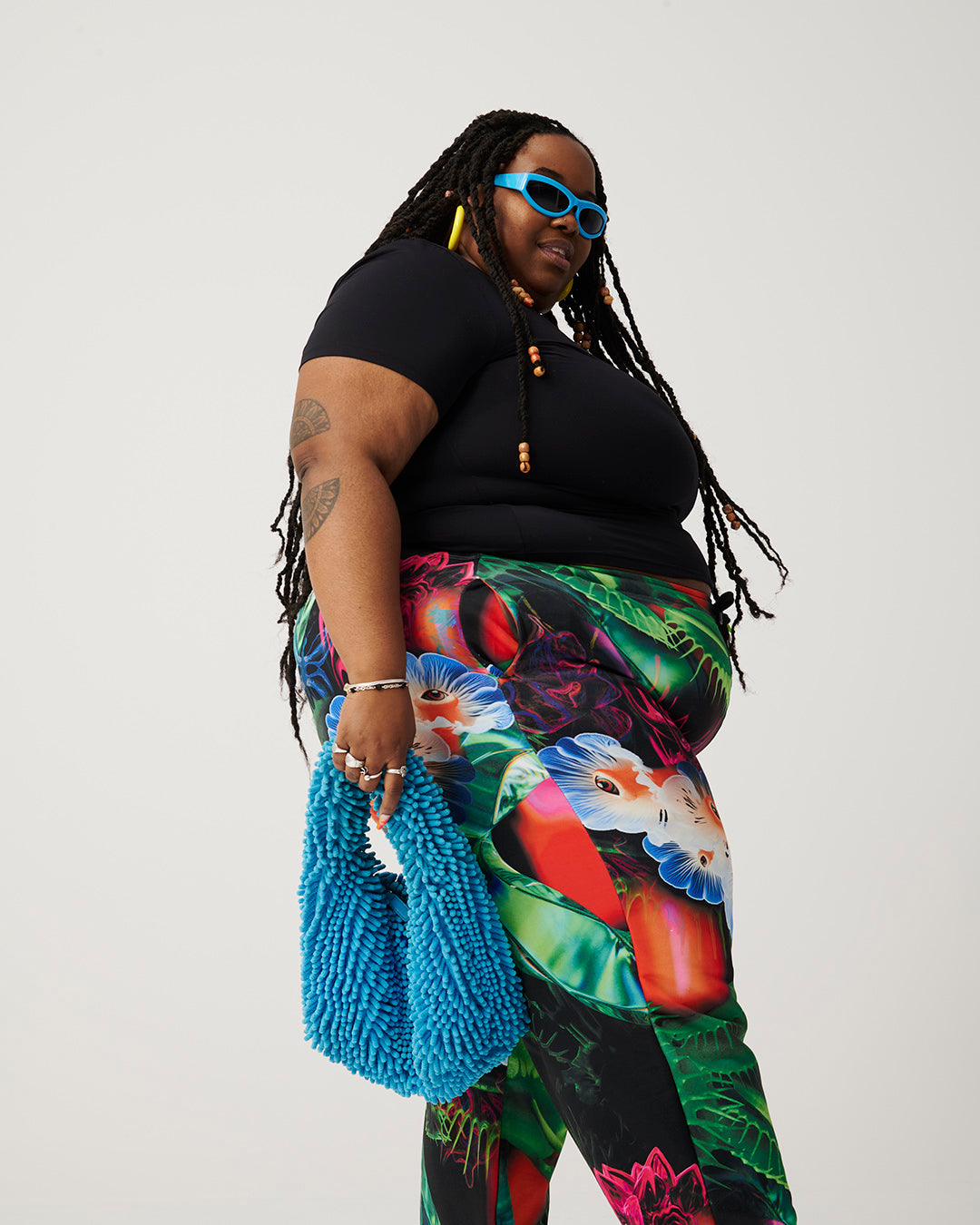 Cuddlelicious / Black / Cropped T-Shirt