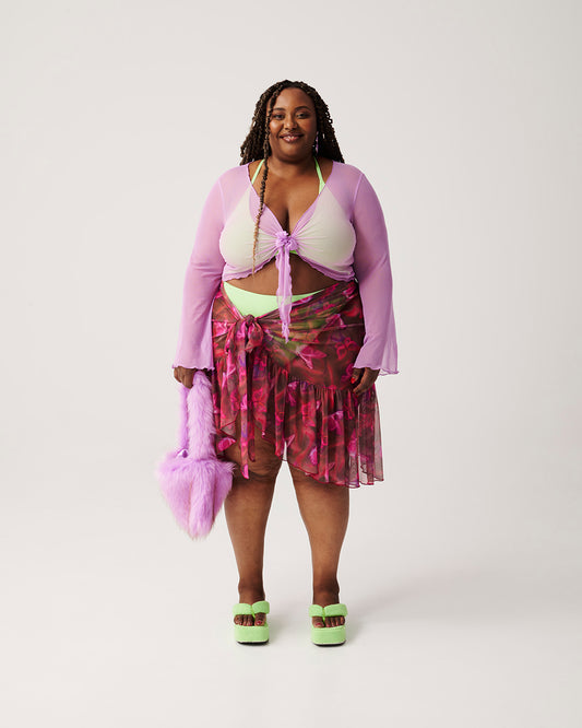 olid Lilac Siren's Serenade top, ontworpen voor plus-size vrouwen, met wijd uitlopende mouwen en een elegante sluiting aan de voorkant