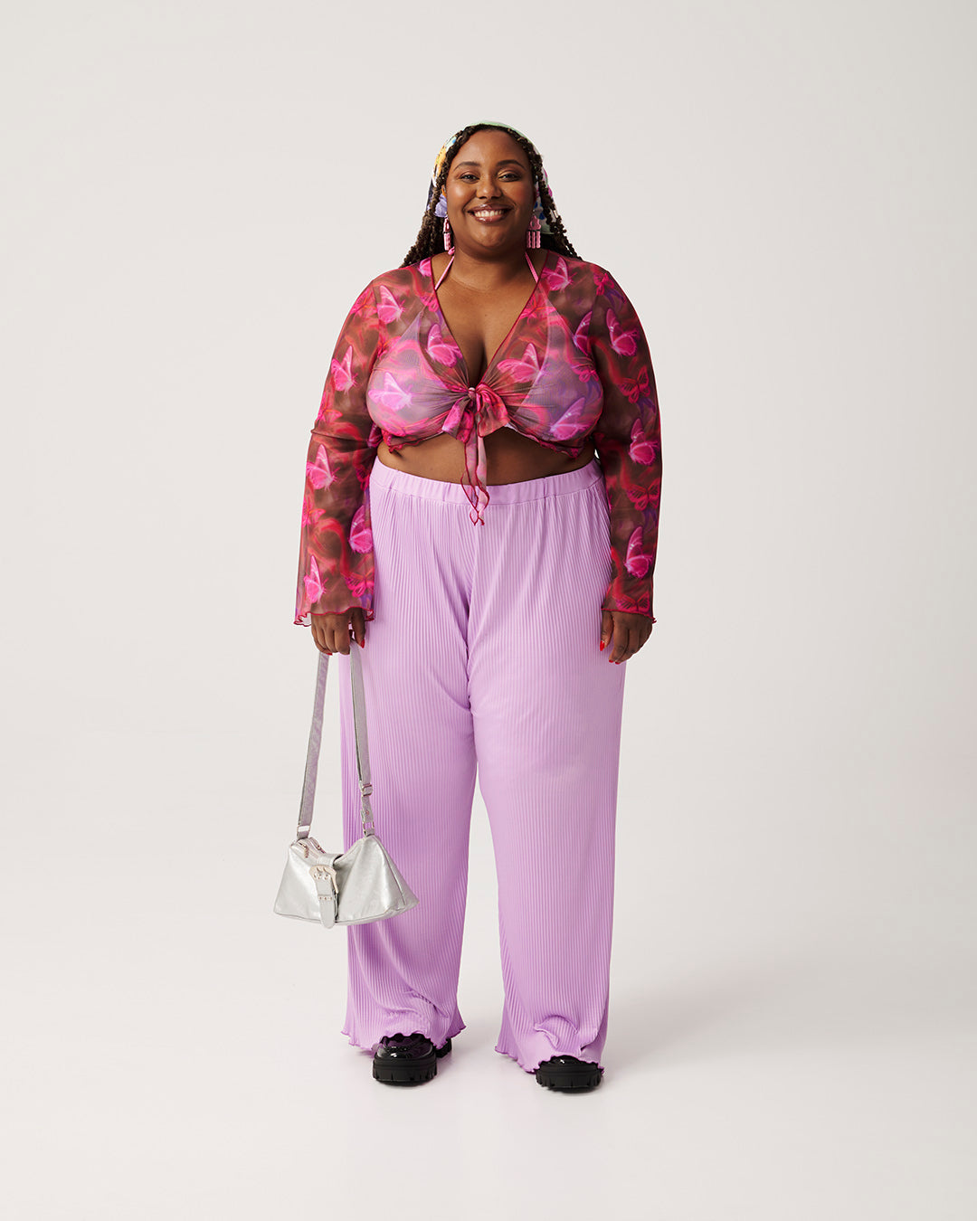 Plus-size top in Sunset Sizzle uit de Siren's Serenade collectie, met een luchtige pasvorm en wijde mouwen, perfect voor de zomer